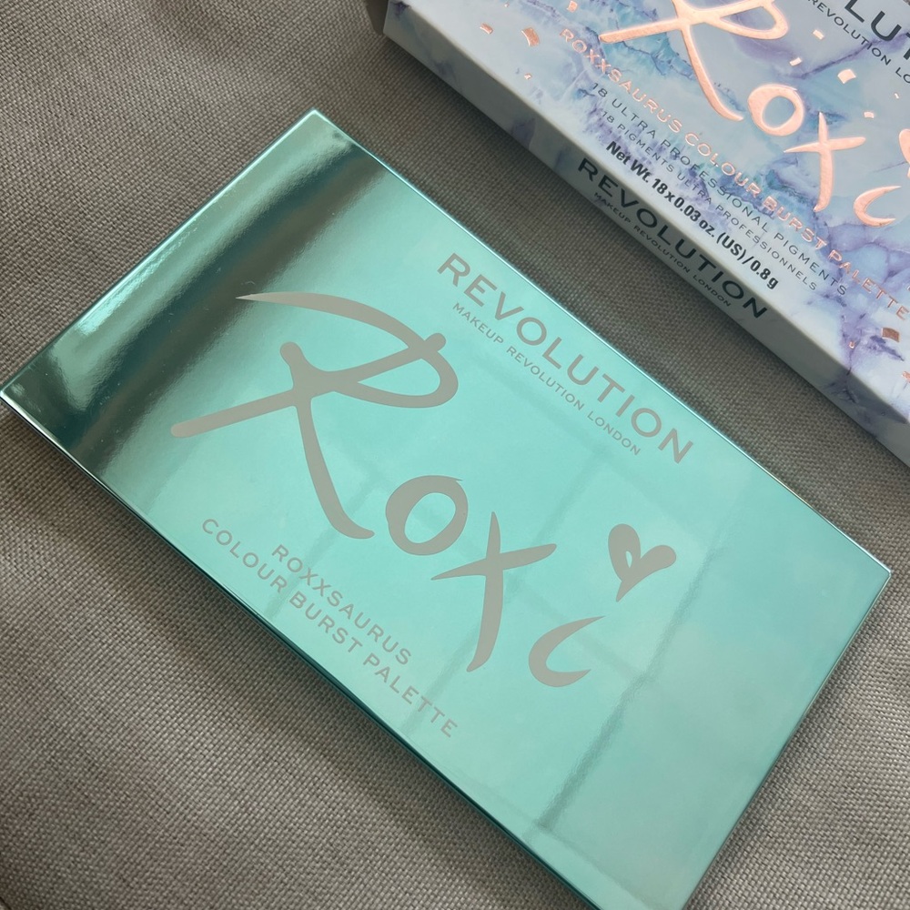 Makeup Revolution X “ROXXSAURUS” Roxi Colour Burst Palette - Picture 4 of 7